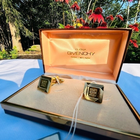 GIVENCHY Gold Colored Cuff Links - Picture 8 of 9
